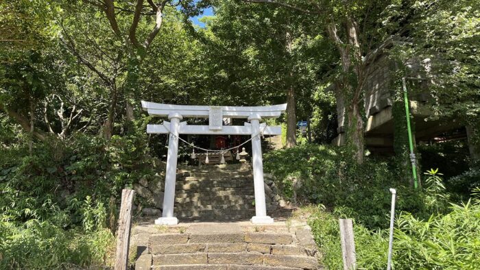 三柱神社